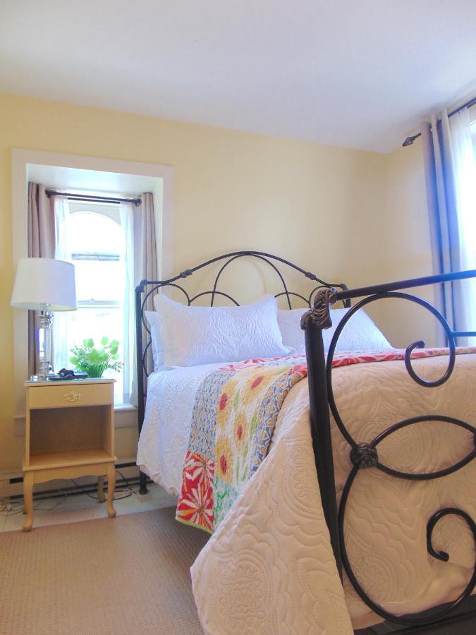 The Elizabeth Manor Guesthouse Saint-Jean de Terre-Neuve Chambre photo