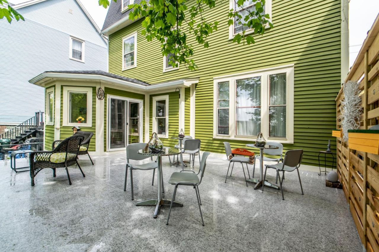 The Elizabeth Manor Guesthouse Saint-Jean de Terre-Neuve Extérieur photo