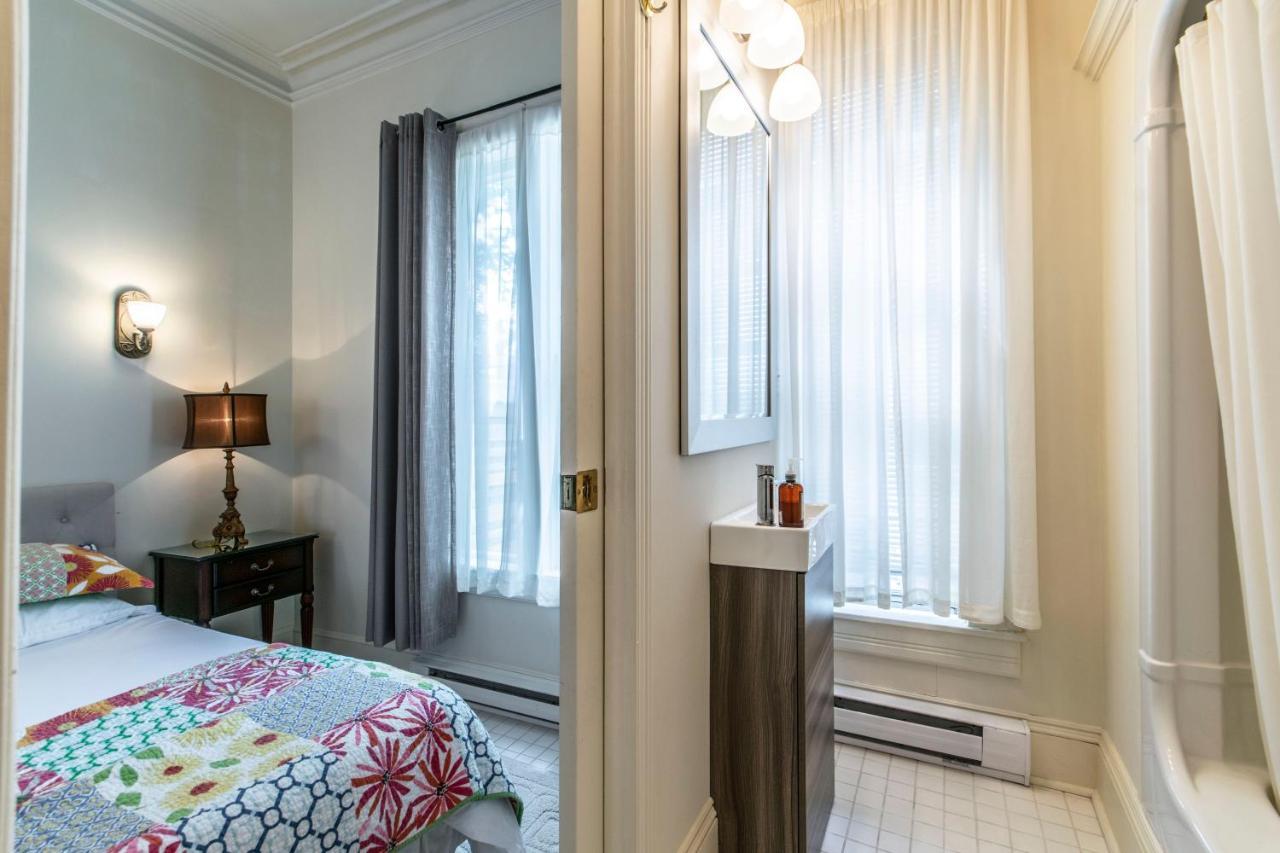 The Elizabeth Manor Guesthouse Saint-Jean de Terre-Neuve Extérieur photo