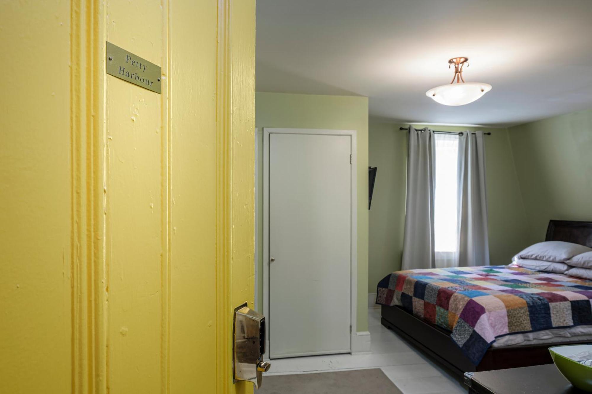 The Elizabeth Manor Guesthouse Saint-Jean de Terre-Neuve Extérieur photo