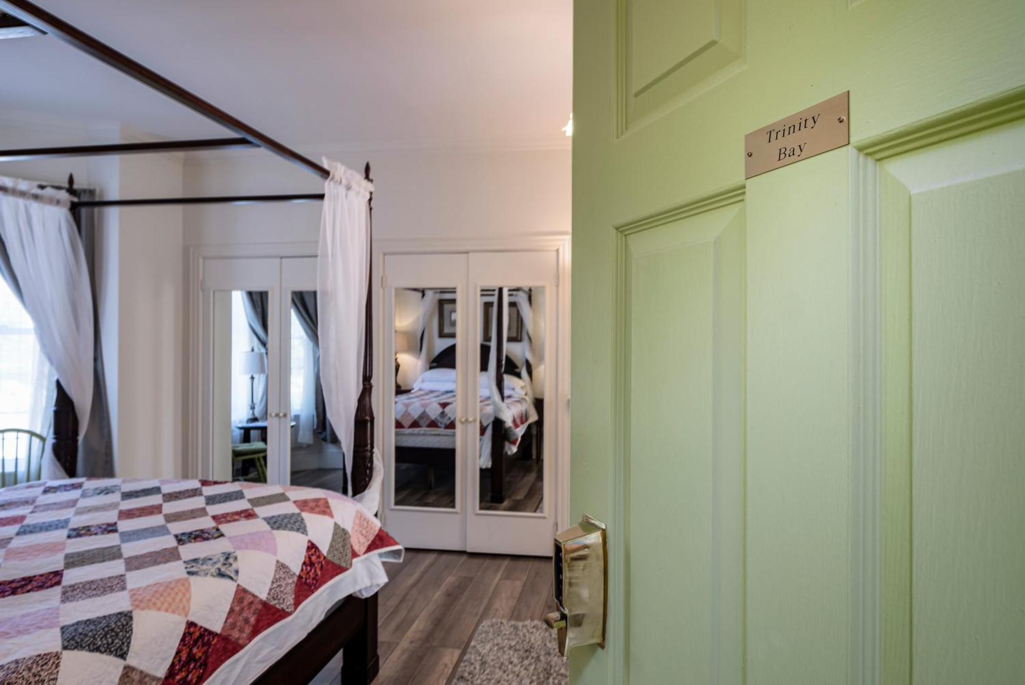 The Elizabeth Manor Guesthouse Saint-Jean de Terre-Neuve Extérieur photo