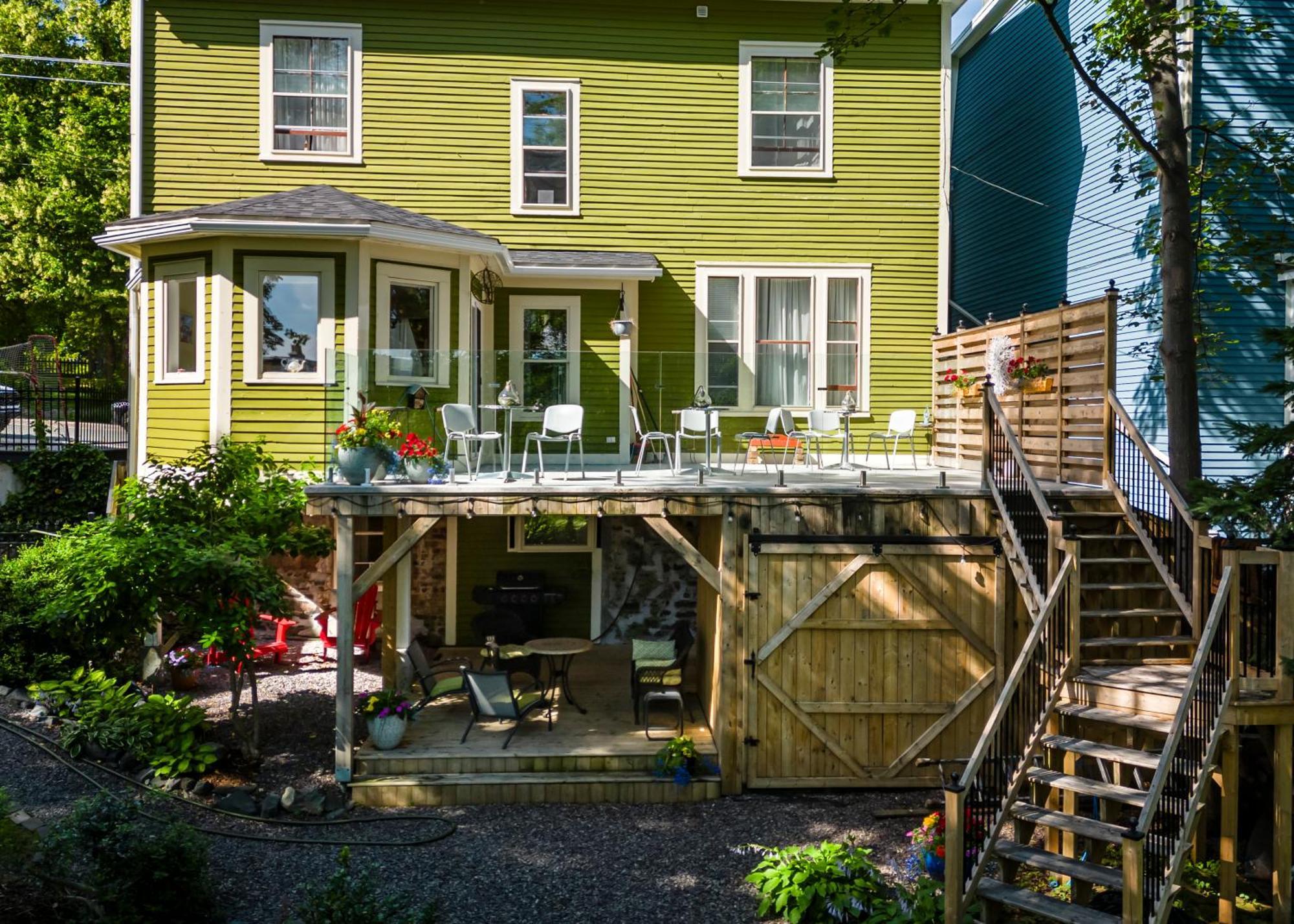 The Elizabeth Manor Guesthouse Saint-Jean de Terre-Neuve Extérieur photo