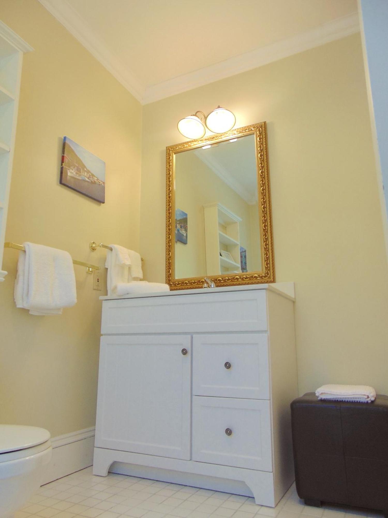 The Elizabeth Manor Guesthouse Saint-Jean de Terre-Neuve Chambre photo