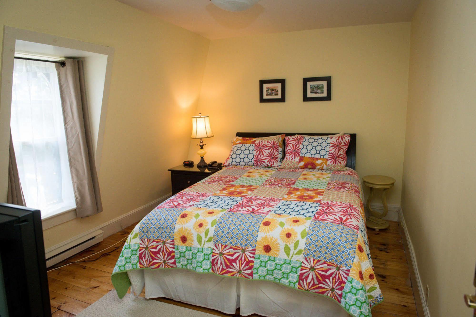 The Elizabeth Manor Guesthouse Saint-Jean de Terre-Neuve Extérieur photo