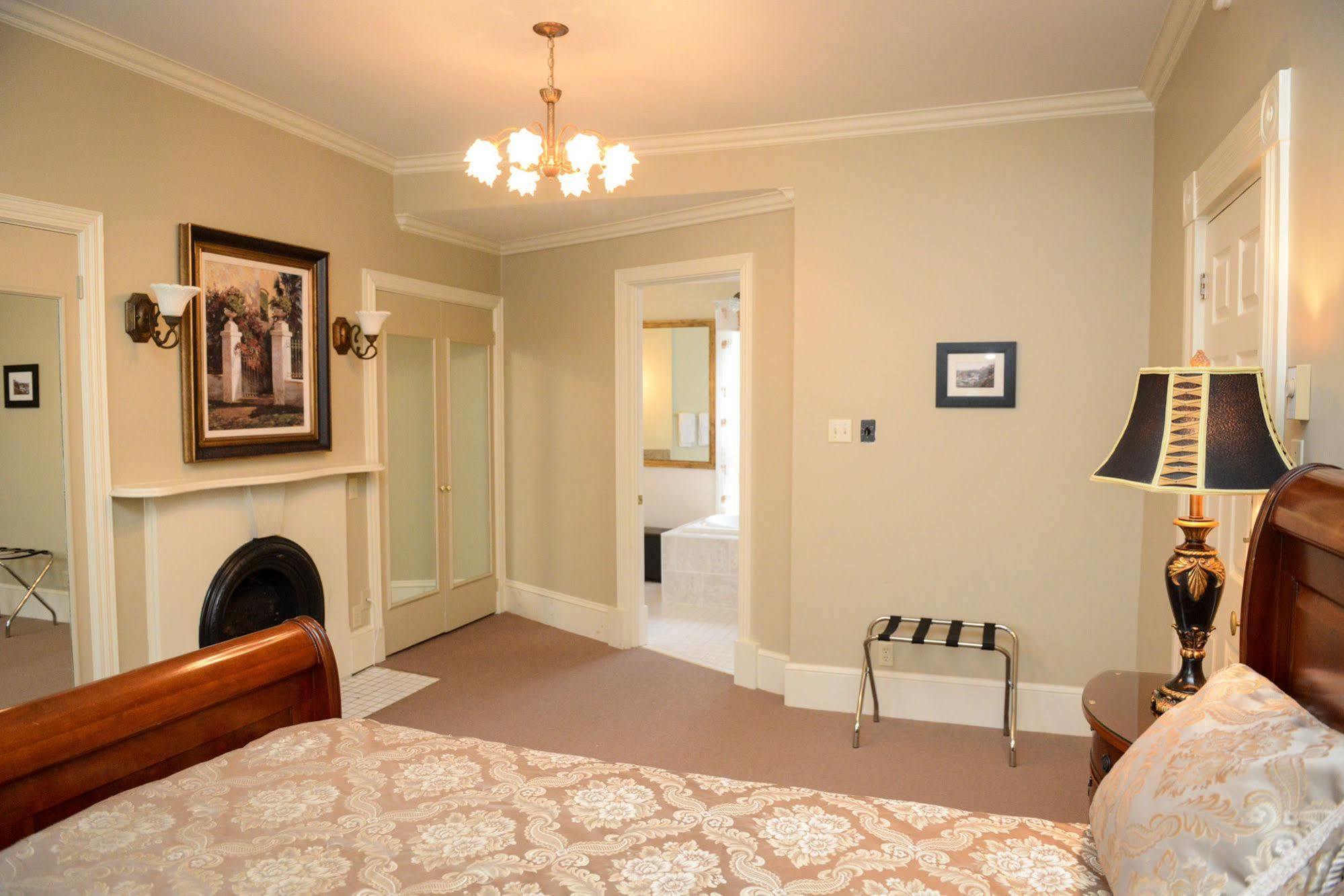 The Elizabeth Manor Guesthouse Saint-Jean de Terre-Neuve Extérieur photo