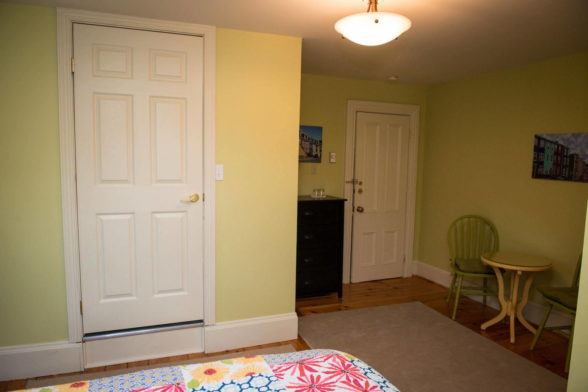 The Elizabeth Manor Guesthouse Saint-Jean de Terre-Neuve Extérieur photo