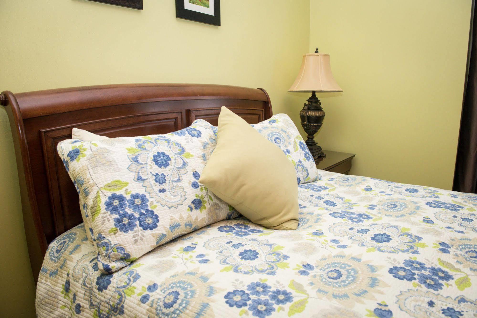 The Elizabeth Manor Guesthouse Saint-Jean de Terre-Neuve Extérieur photo