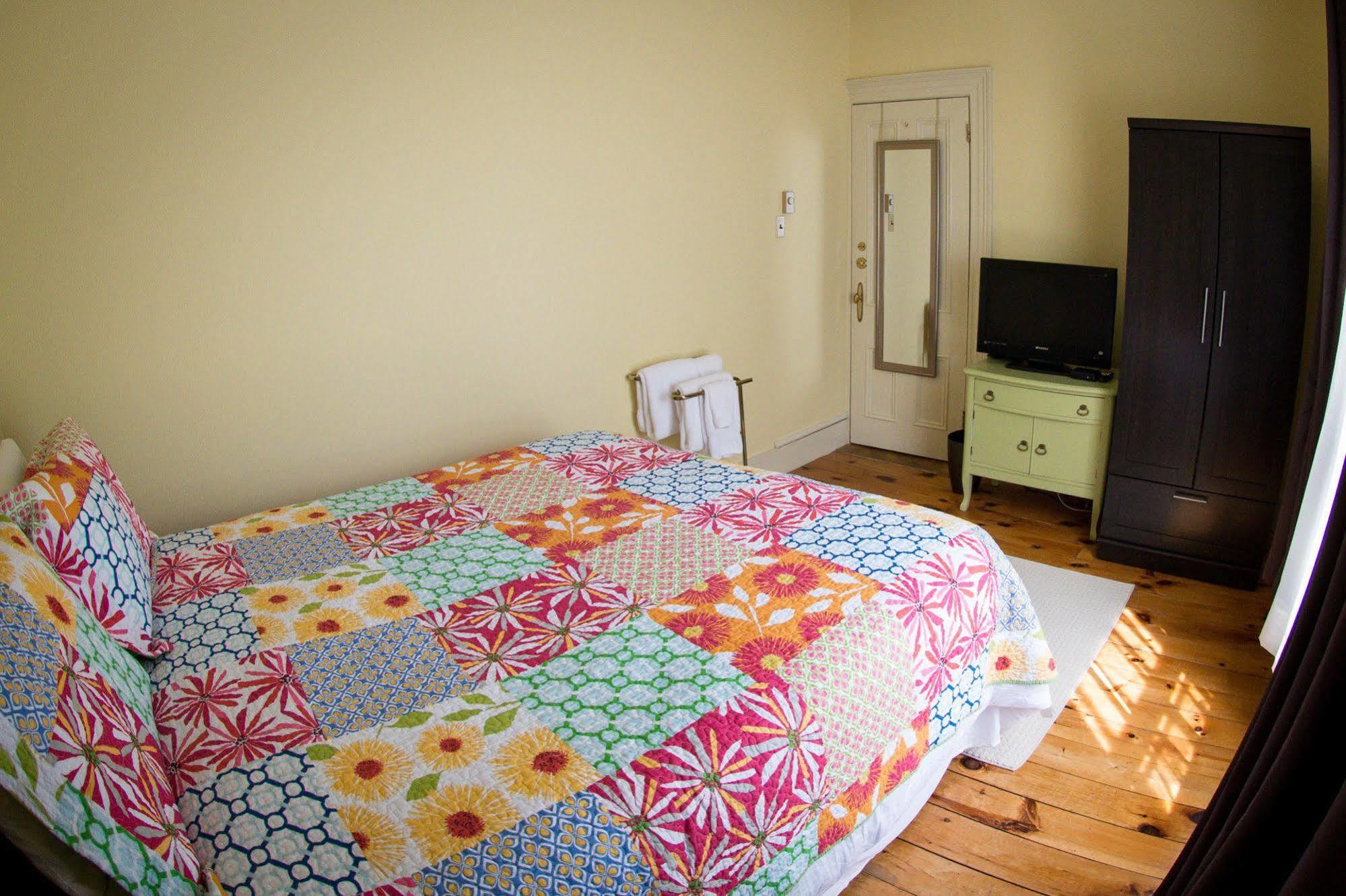 The Elizabeth Manor Guesthouse Saint-Jean de Terre-Neuve Extérieur photo